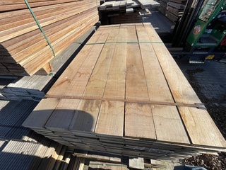 Ca. 133x Ipé hardhouten planken fijnbezaagd , 27x130mm, lengte 185cm